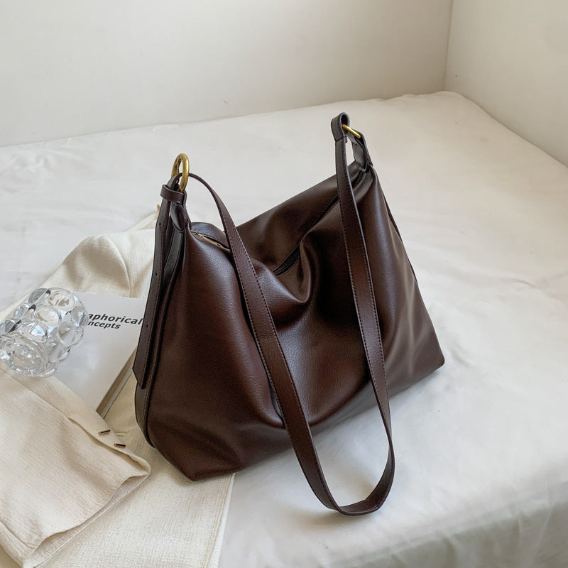 Black Bag Women's Autumn and Winter Fashion New Fashionable Large Capacity Shoulder Crossbody Bag Casual All-match Commuter Tote Bag