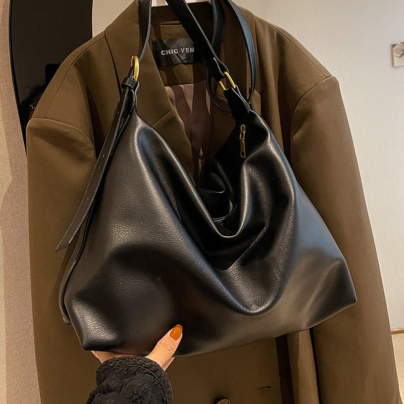 Black Bag Women's Autumn and Winter Fashion New Fashionable Large Capacity Shoulder Crossbody Bag Casual All-match Commuter Tote Bag