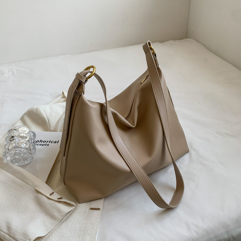Black Bag Women's Autumn and Winter Fashion New Fashionable Large Capacity Shoulder Crossbody Bag Casual All-match Commuter Tote Bag