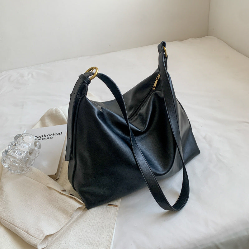 Black Bag Women's Autumn and Winter Fashion New Fashionable Large Capacity Shoulder Crossbody Bag Casual All-match Commuter Tote Bag