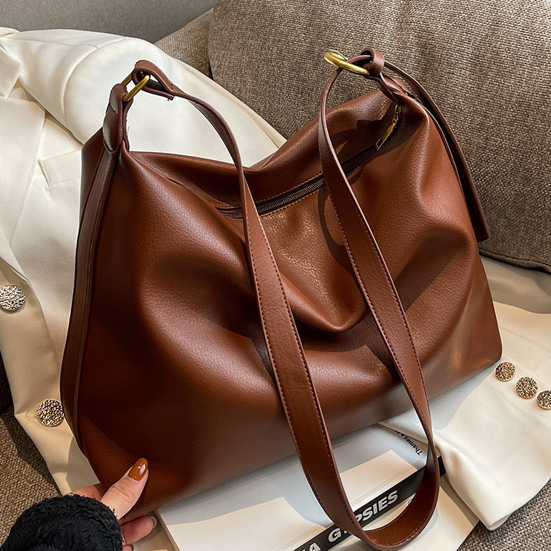 Black Bag Women's Autumn and Winter Fashion New Fashionable Large Capacity Shoulder Crossbody Bag Casual All-match Commuter Tote Bag