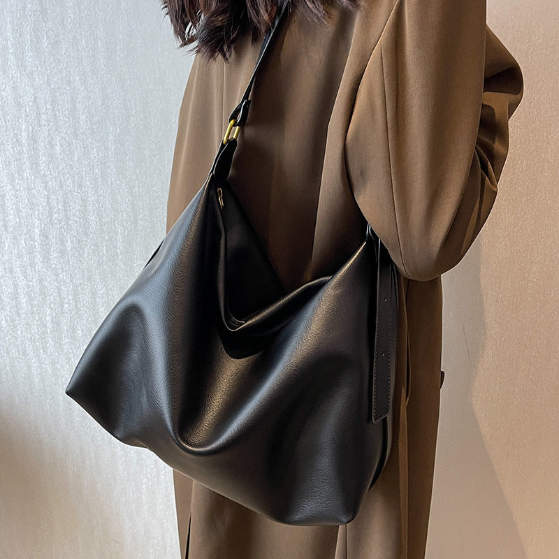 Black Bag Women's Autumn and Winter Fashion New Fashionable Large Capacity Shoulder Crossbody Bag Casual All-match Commuter Tote Bag